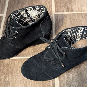 TOMS Women's Black Suede Ankle Boots